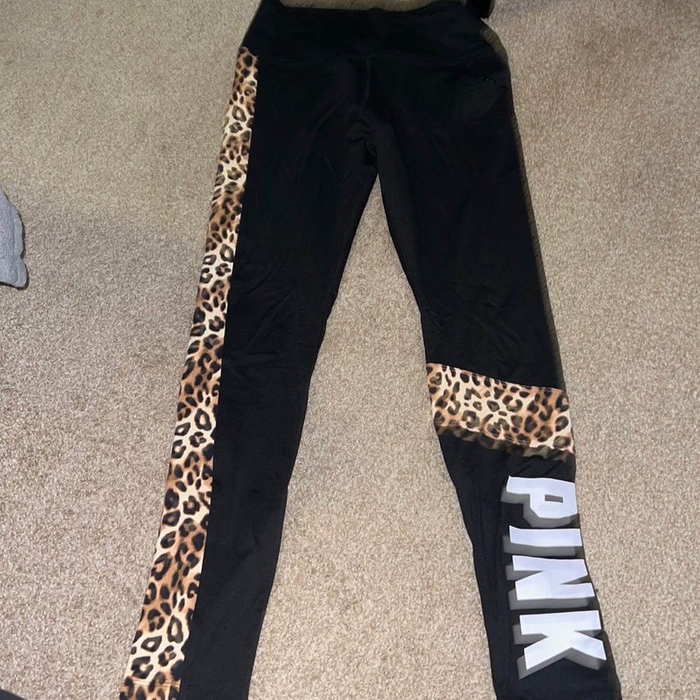Womens Pink leopard leggings!